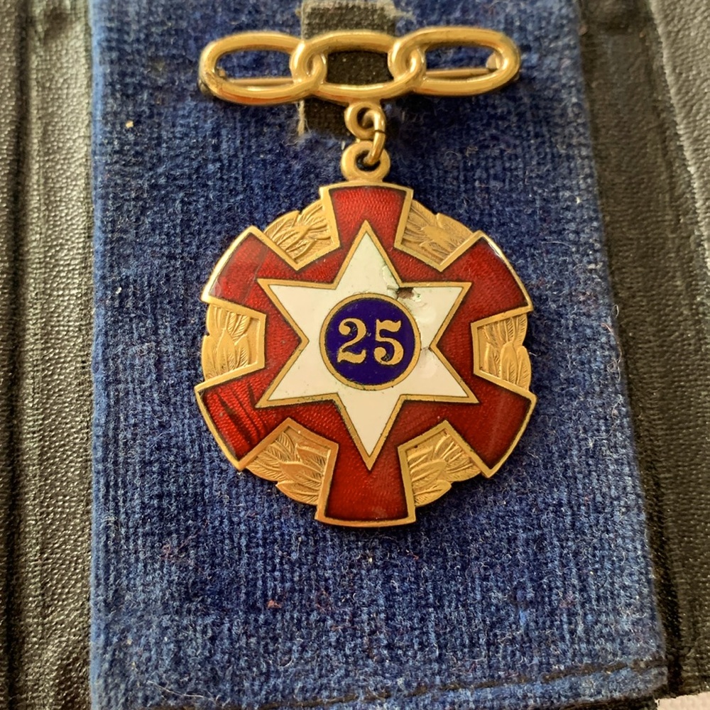 Vintage ODD FELLOWS Red and Gold 25th enamel Anniversary Medal with case.